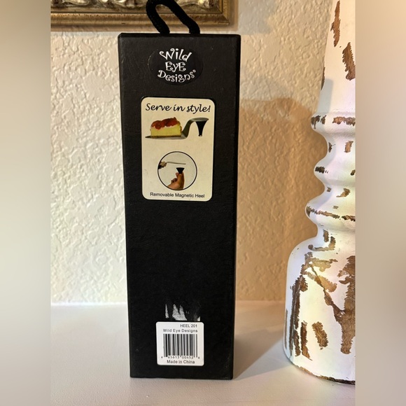 Elegant High Heel Cake Server with Pink Ribbon - Picture 3 of 6